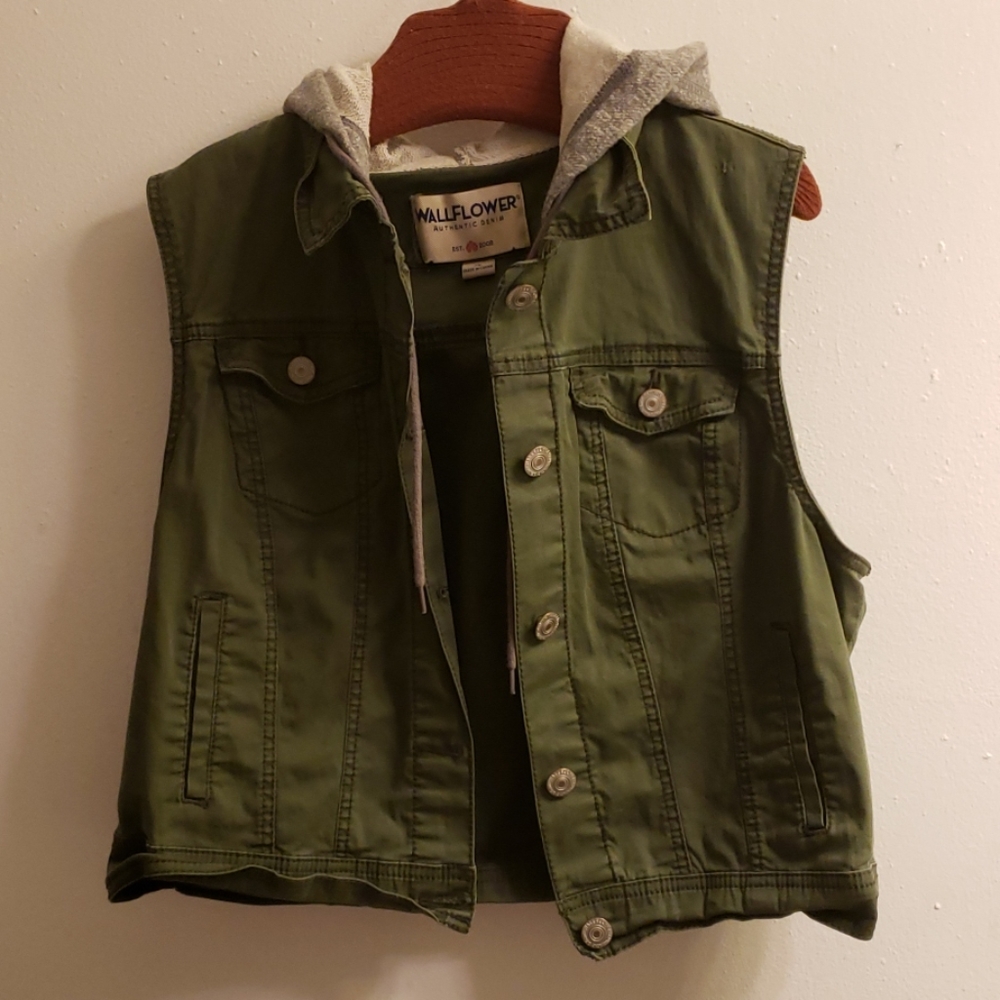 Canvas, green vest with hood